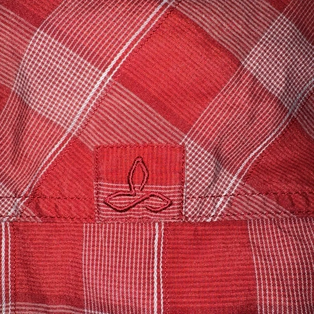 Prana red white